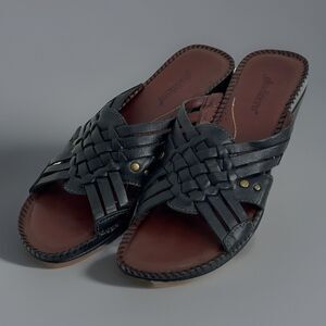 Auditions Black Leather Woven Strappy Cushioned Comfort Slip On Sandals Sz 9S